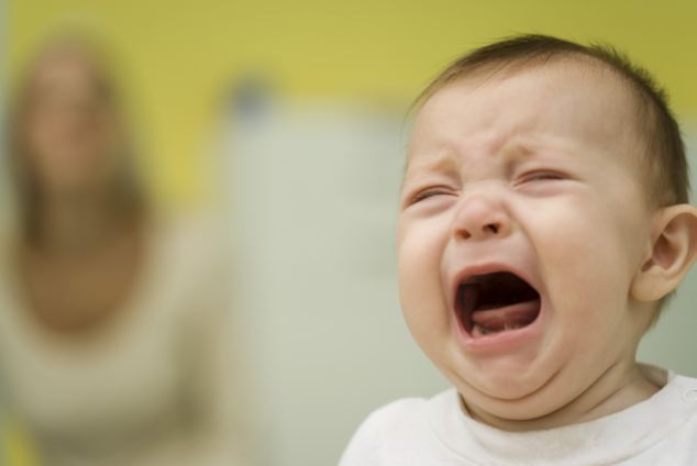 بكاء الطفل بعد الرضاعة 
