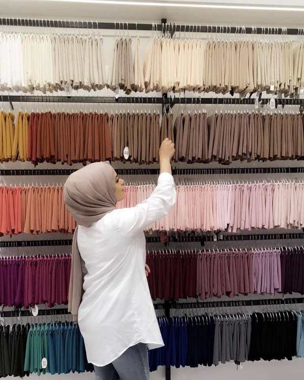  الأسس التي يجب مراعاتها في تنسيق ألوان حجابك؟